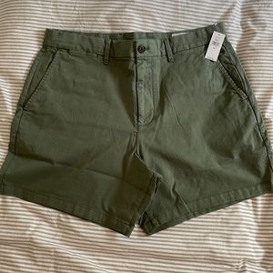 New with tags 34 inch waist. 6 inch shorts in Keke